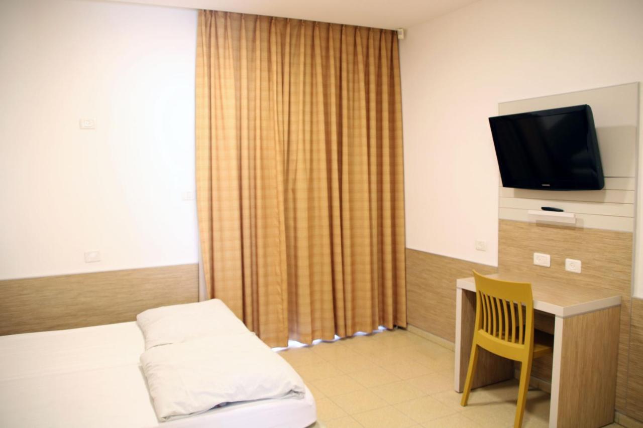 Hi - Massada Hostel Ейн Бокек Екстериор снимка